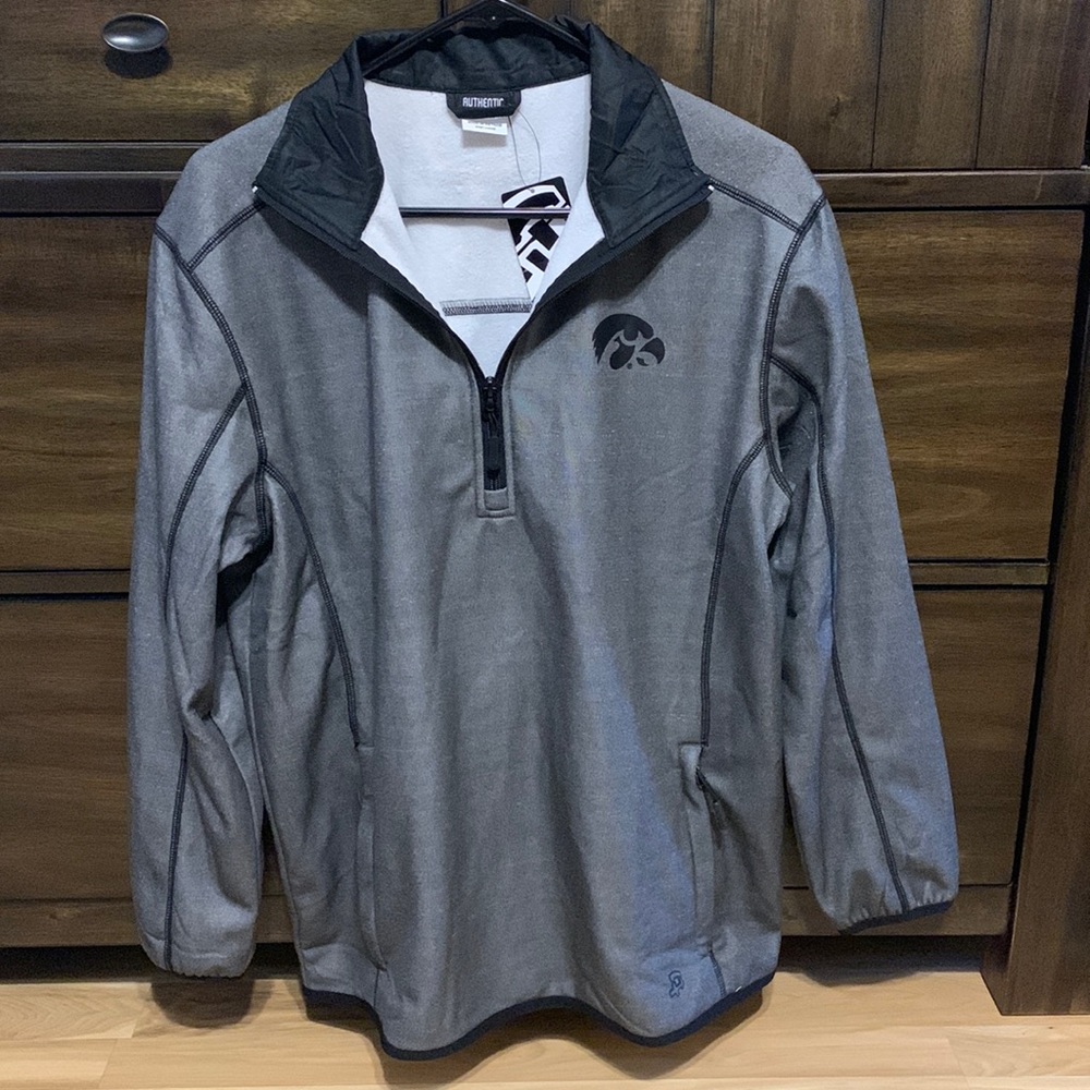 Men’s Iowa Hawkeye quarter zip